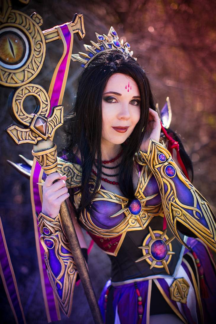 Purple and Gold - Wizard from Diablo III by KamuiCosplay